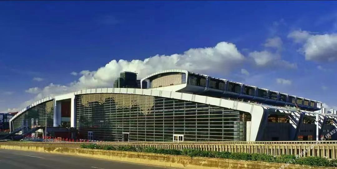 Liyi Fenghua Hotel (Shenzhen Exhibition Center Fuhai West Subway Station Store)