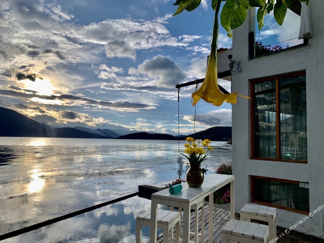 Suipian Wuxiang Lake View Hotel