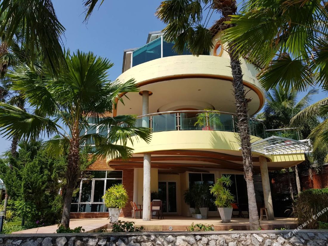 Vartika Resovilla Kuiburi Beach Resort and Villas