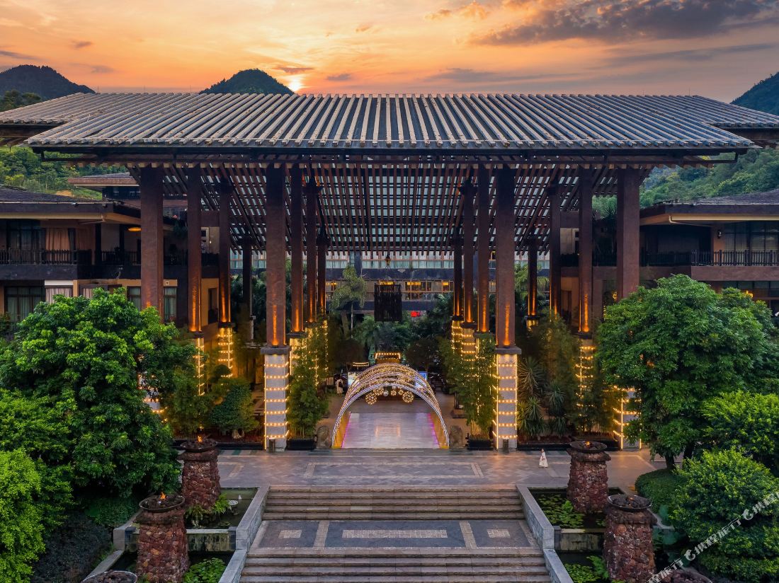 Tianci Huatang Forest Hot Spring Resort Hotel (Chongqing Lushan Branch)