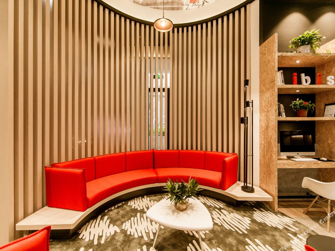 Ibis Hotel ( Longxin Plaza store, Changjiang South Road, Haimen)
