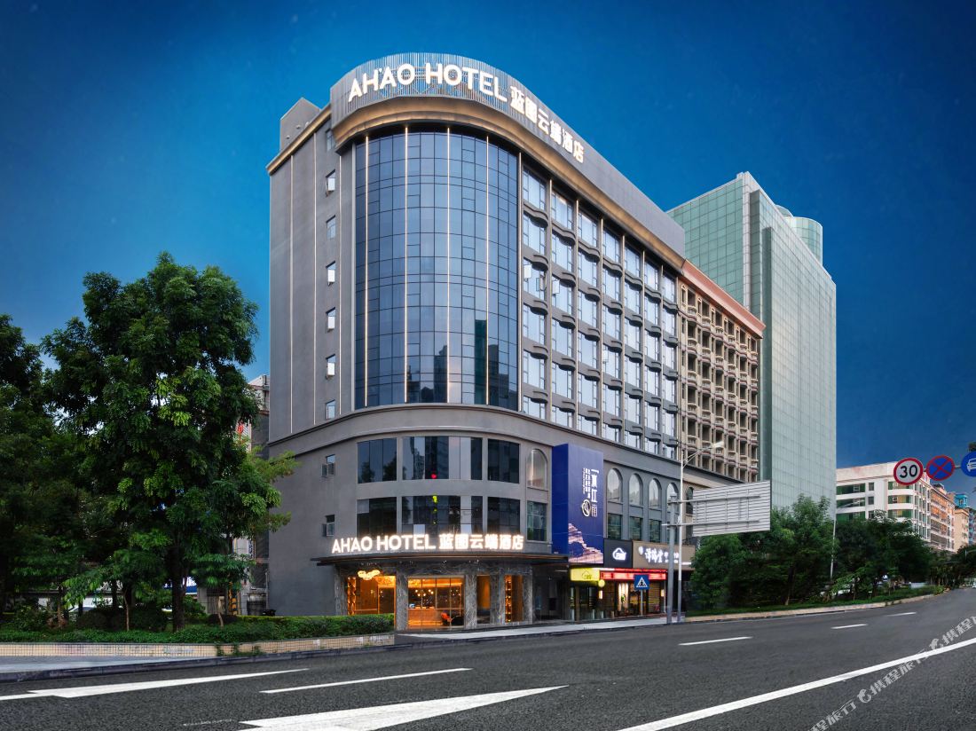 Blueprint Cloud Hotel (Shenzhen Longcheng Plaza subway station store)
