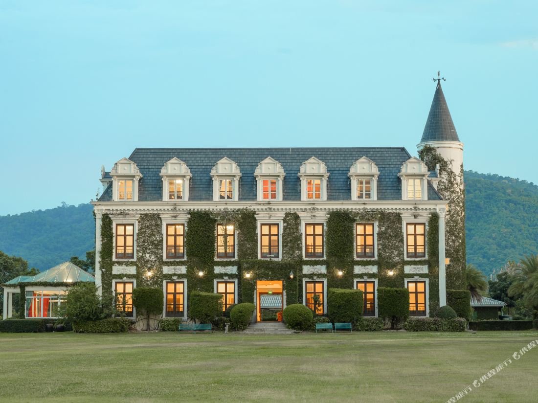 Chateau de Khaoyai Hotel & Resort