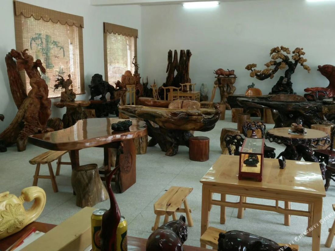 Dahongshan Root Carving Culture Industrial Park
