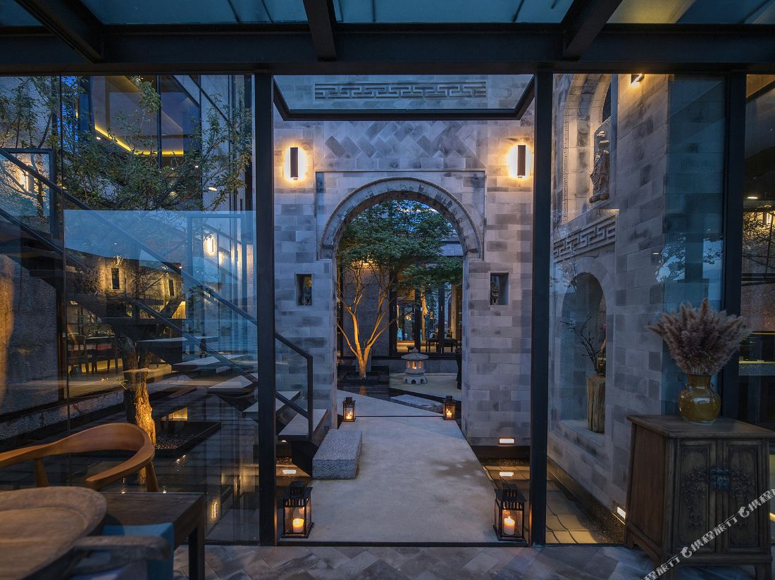 Linghaimuyue Hotel