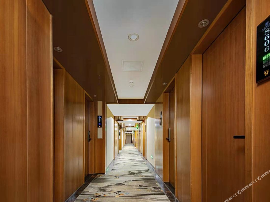 LiangYiyun Hotel（Shenzhen Buji east station）