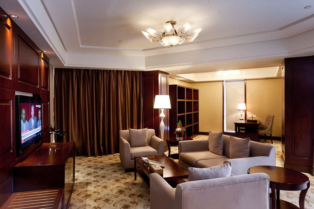 Oriental Deluxe Hotel