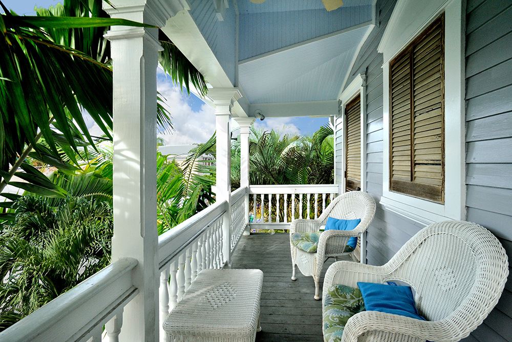 Comfortable Hideaway with Ample Pool and Deck - Charming Retreat — фото 4