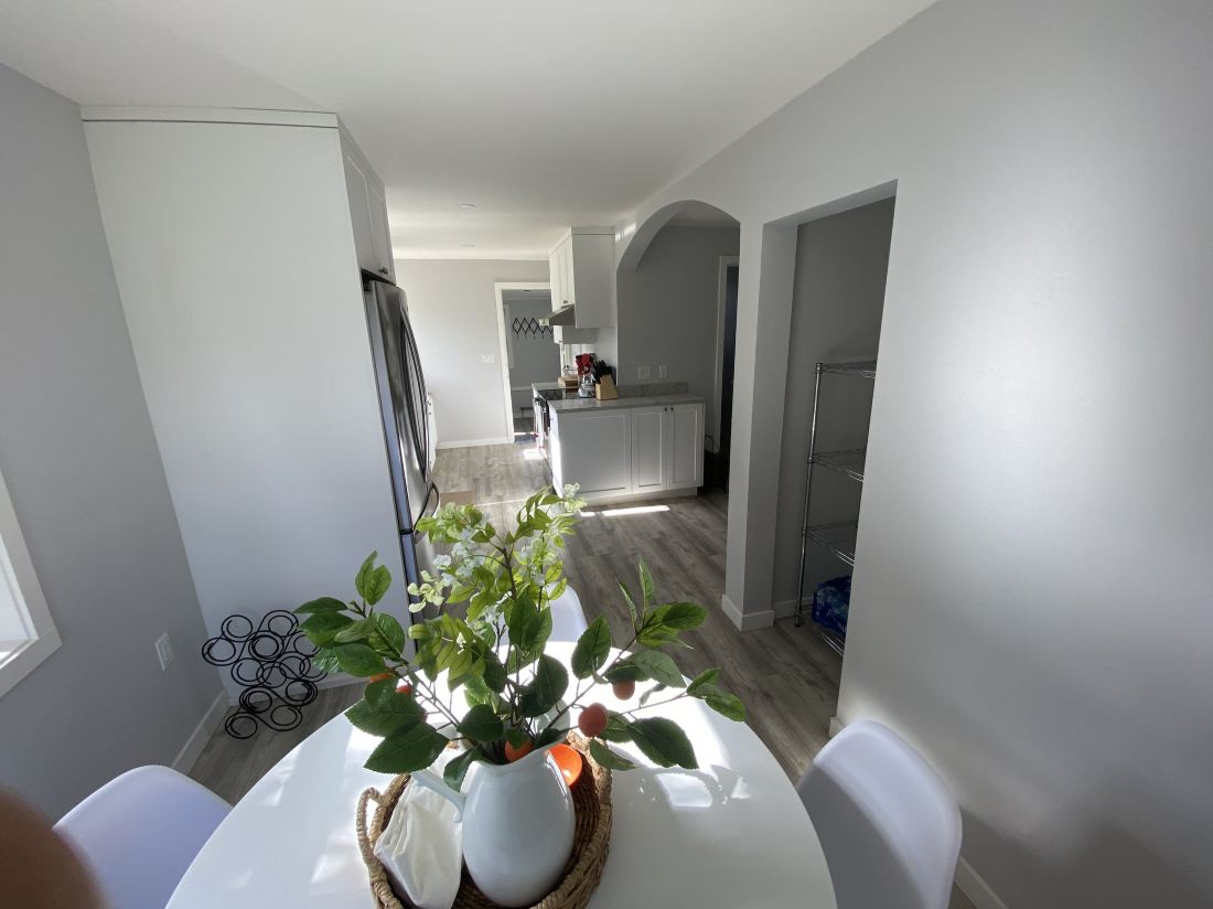 Spacious Kitchen and Versatile Office Space - Stylish Haven — фото 2