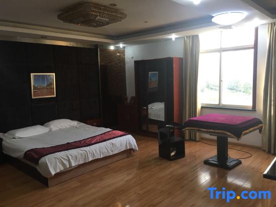 Shanghai Qinjun Hotel