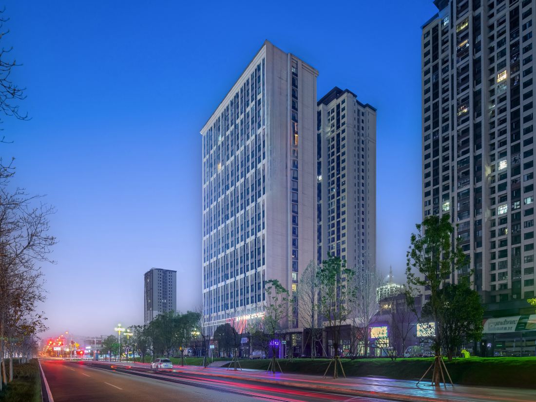 Yiyun Light Luxury Smart Hotel