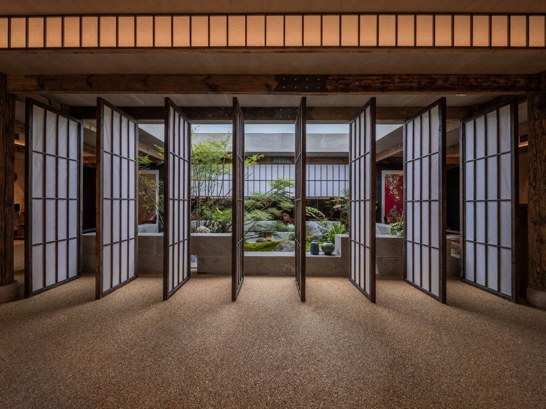 under the banyan tree•a hotel