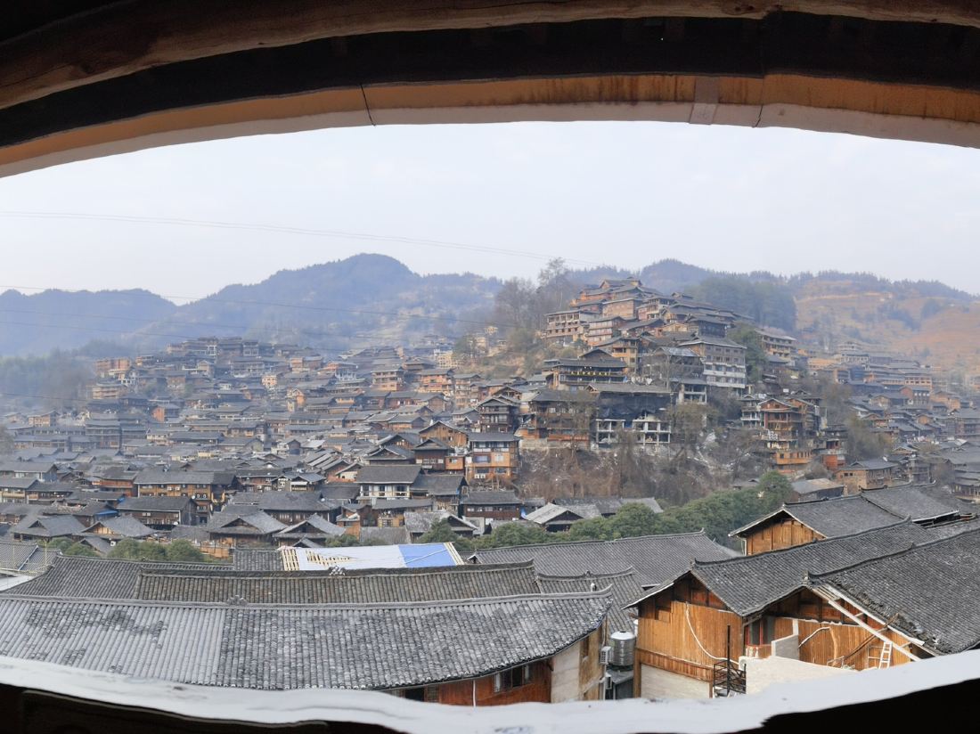 Huayiyuan Panoramic Homestay (Xijiang Qianhu Miaozhai Observation Deck)