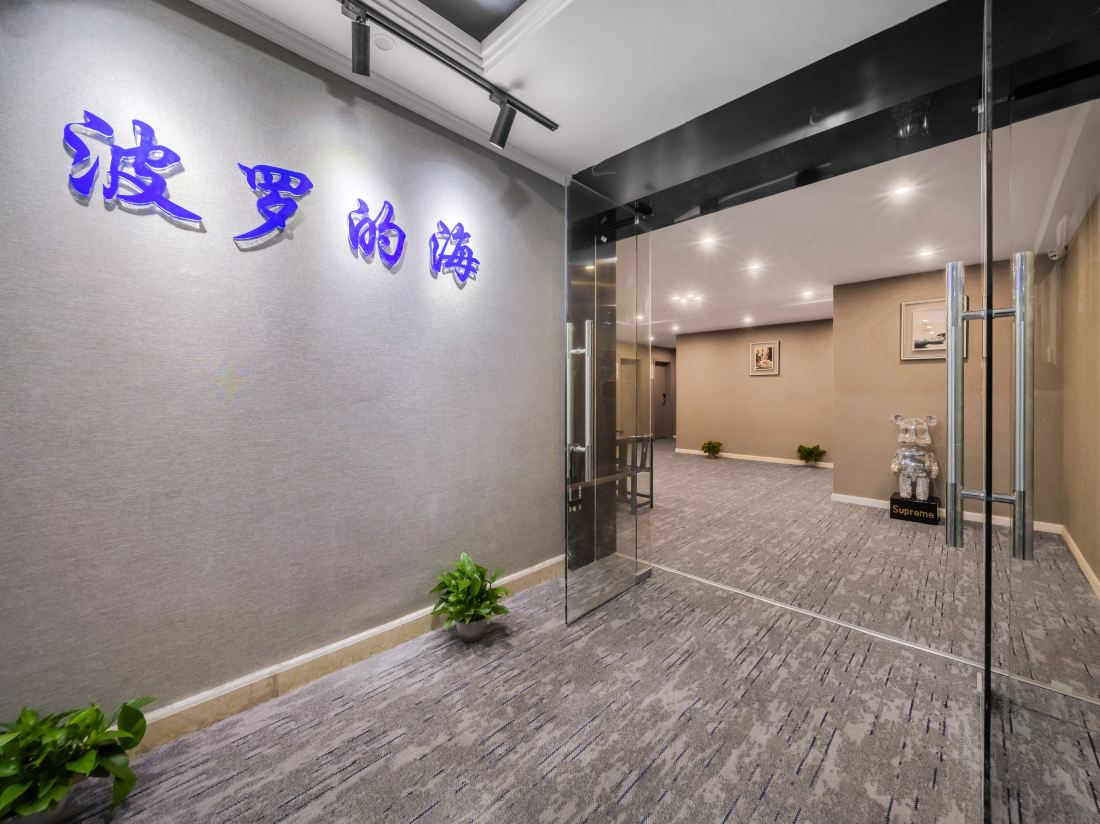 Baltic Hotel (Chongqing Jiefangbei Pedestrian Street Hongyadong Branch)