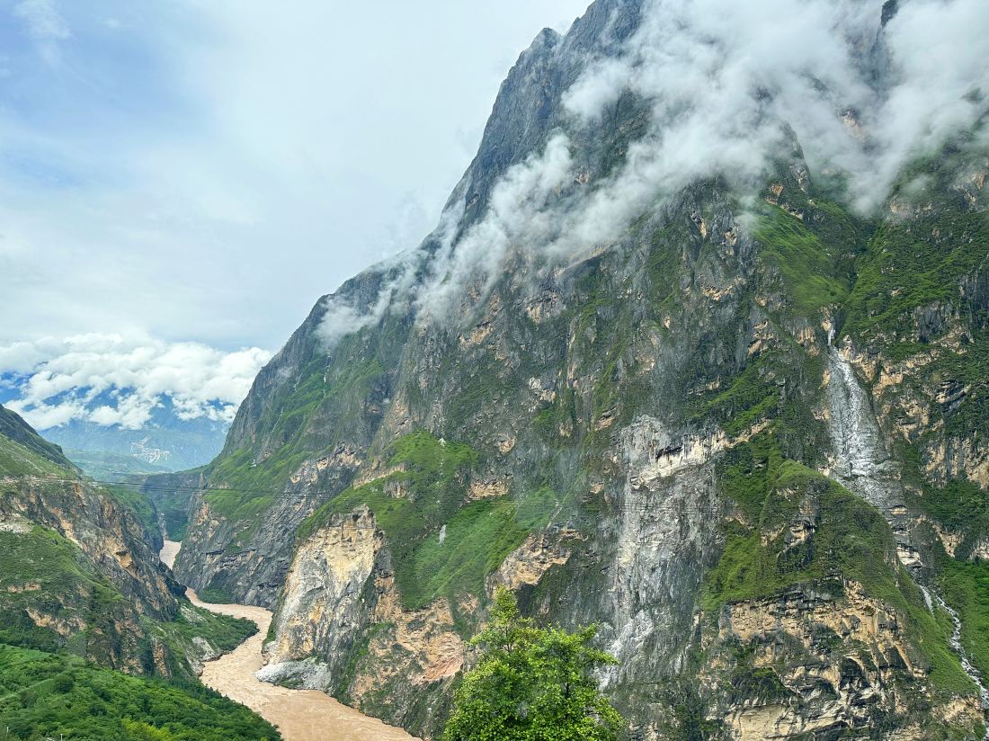 Shangri-La Tiger Leaping Gorge Taoyuan Inn