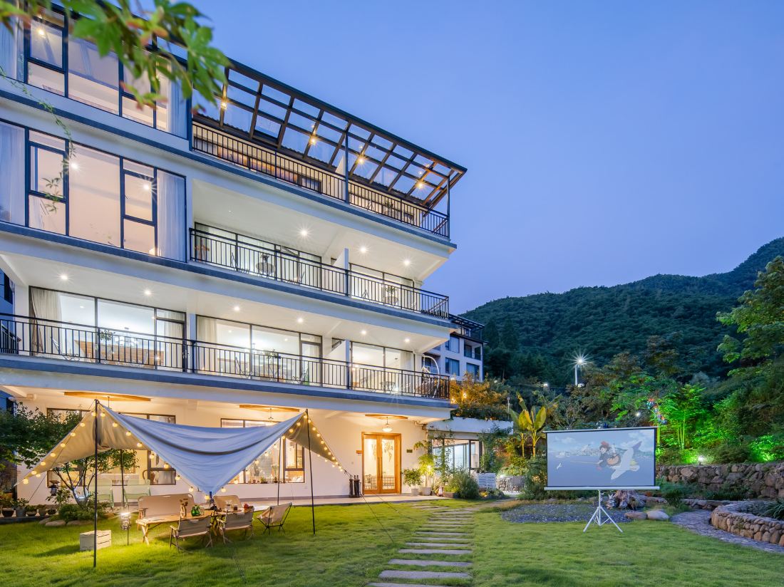 Yunxia Anji Yunshang Grassland Wild Luxury Family Holiday Villa (Xianlongxia Drifting Scenic Area)