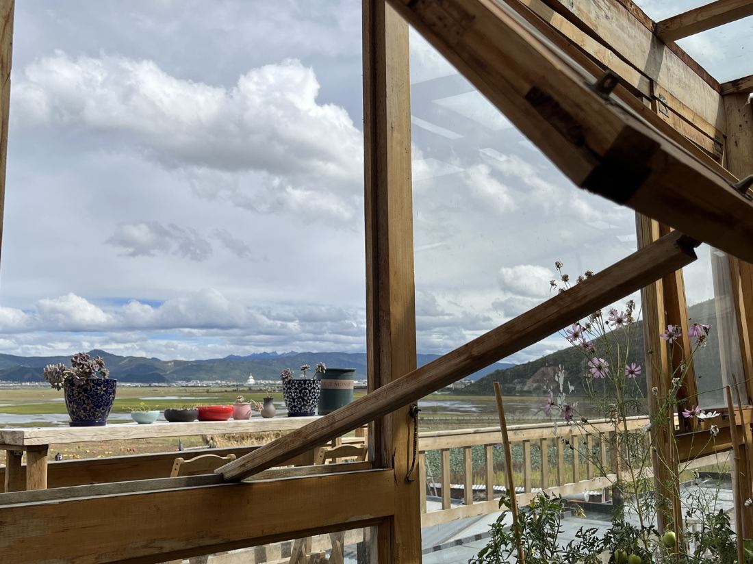 Shangri–La Grassland Crane Valley Inn