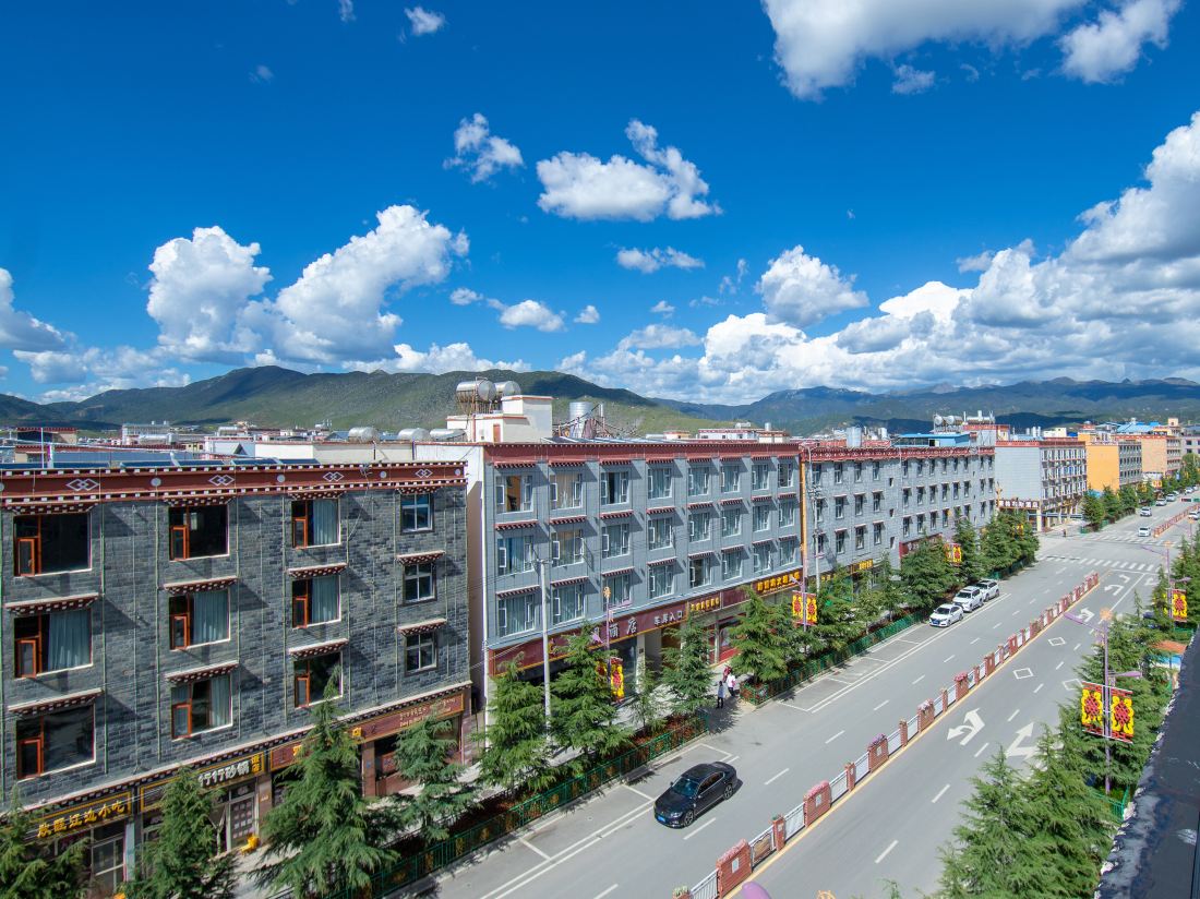 Dingli Height Jinshan Yingxue Resort