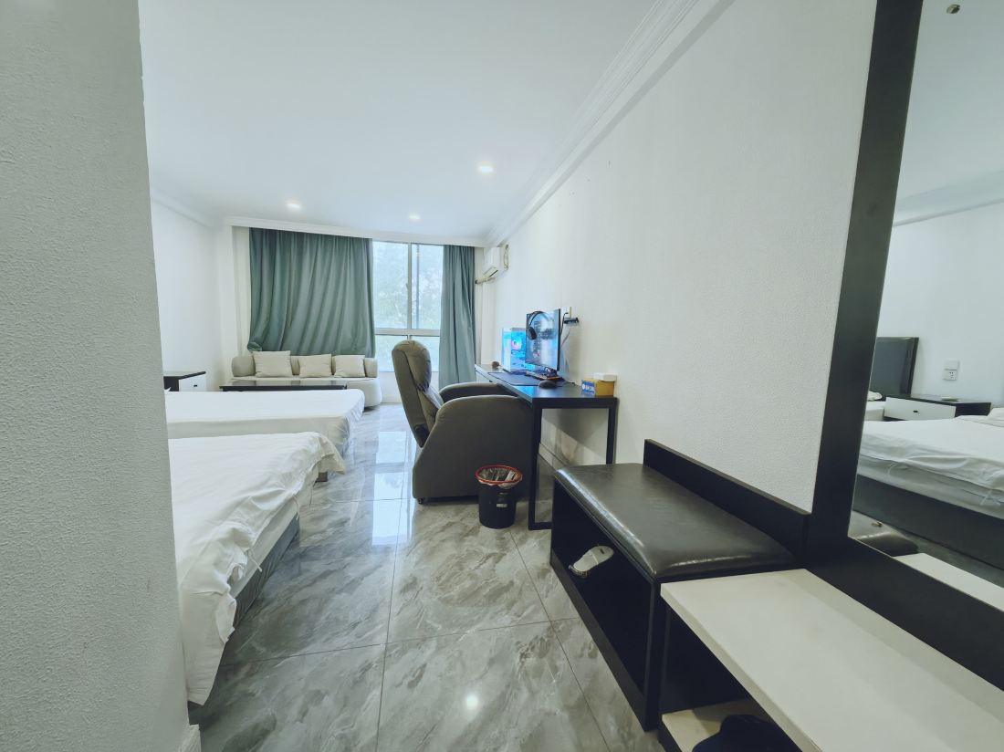 211 E-sports Hotel (Jinshan City Beach)