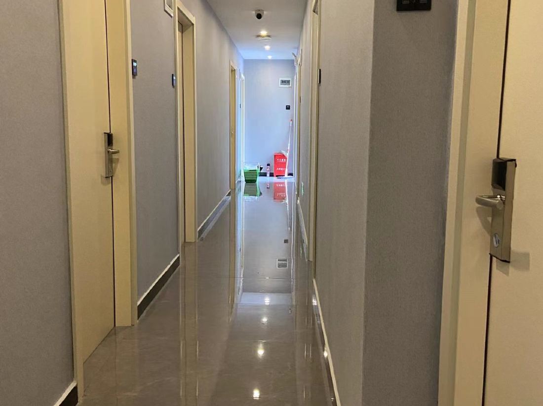 Yuhua Hotel (Shanghai Songjiang Sports Center Subway Station)