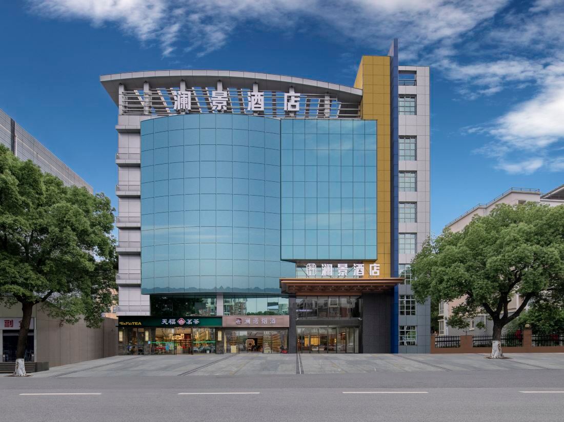 Wuhan Lanjing Hotel (Sports Center Dongfeng Company Subway Station)