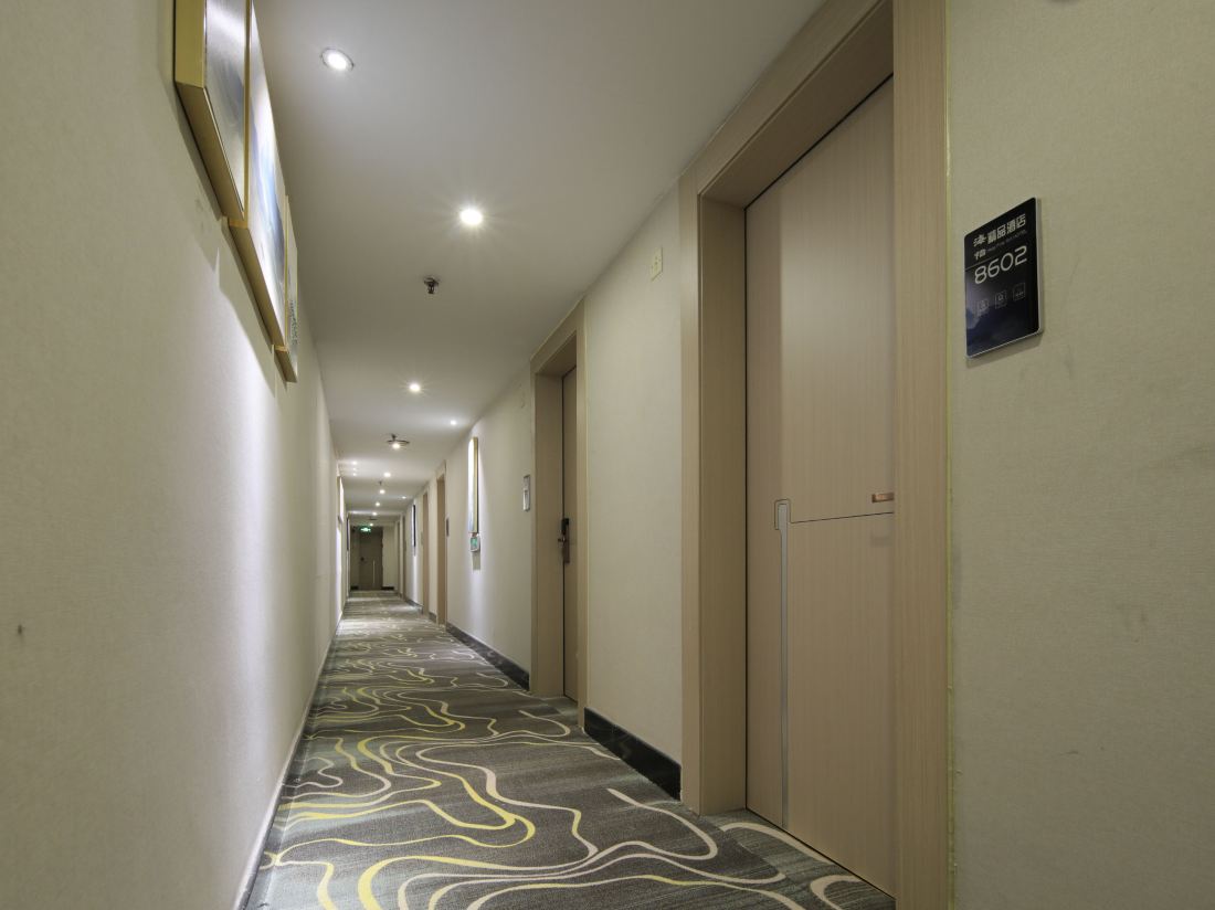 Road 8 Hotel — фото 2