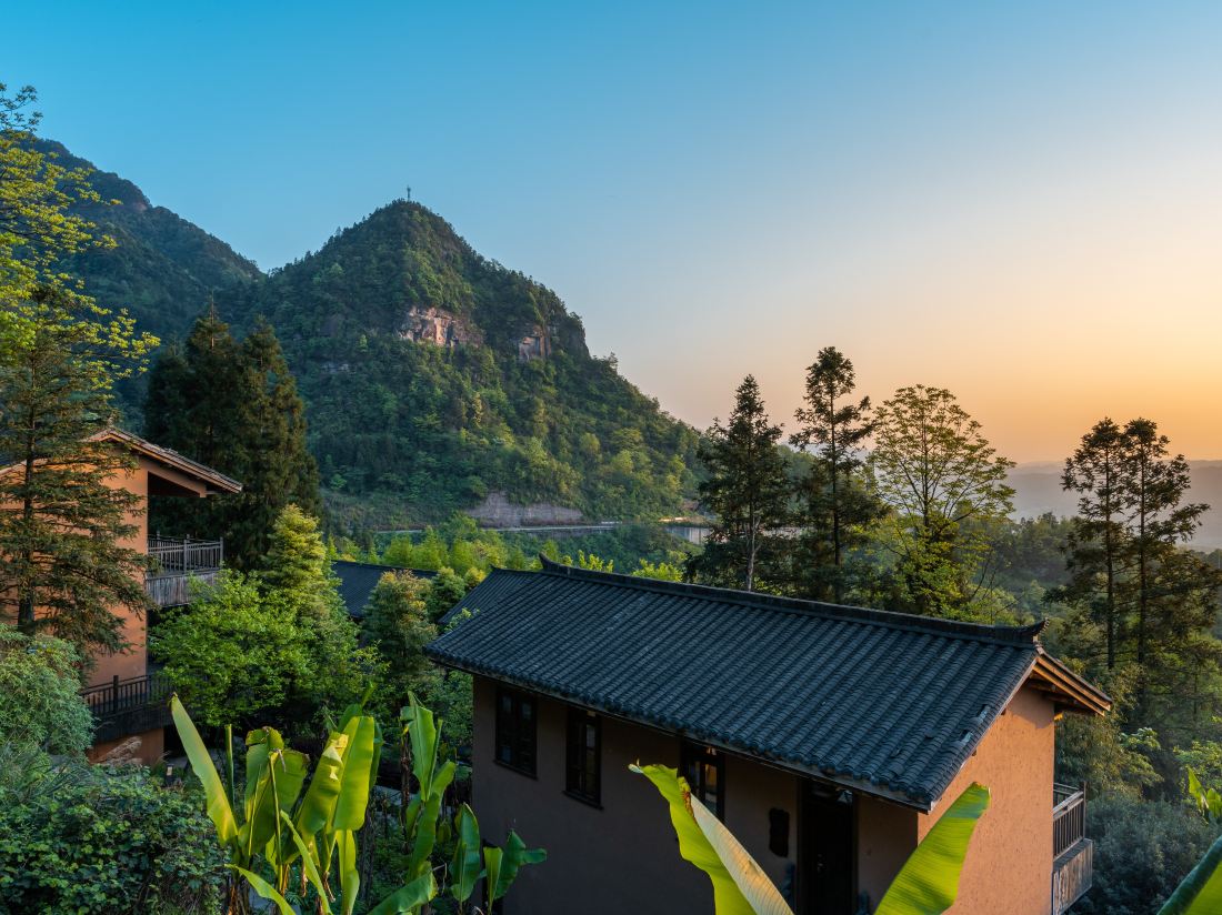 Four-Faced Mountains Twin XILU Homestay