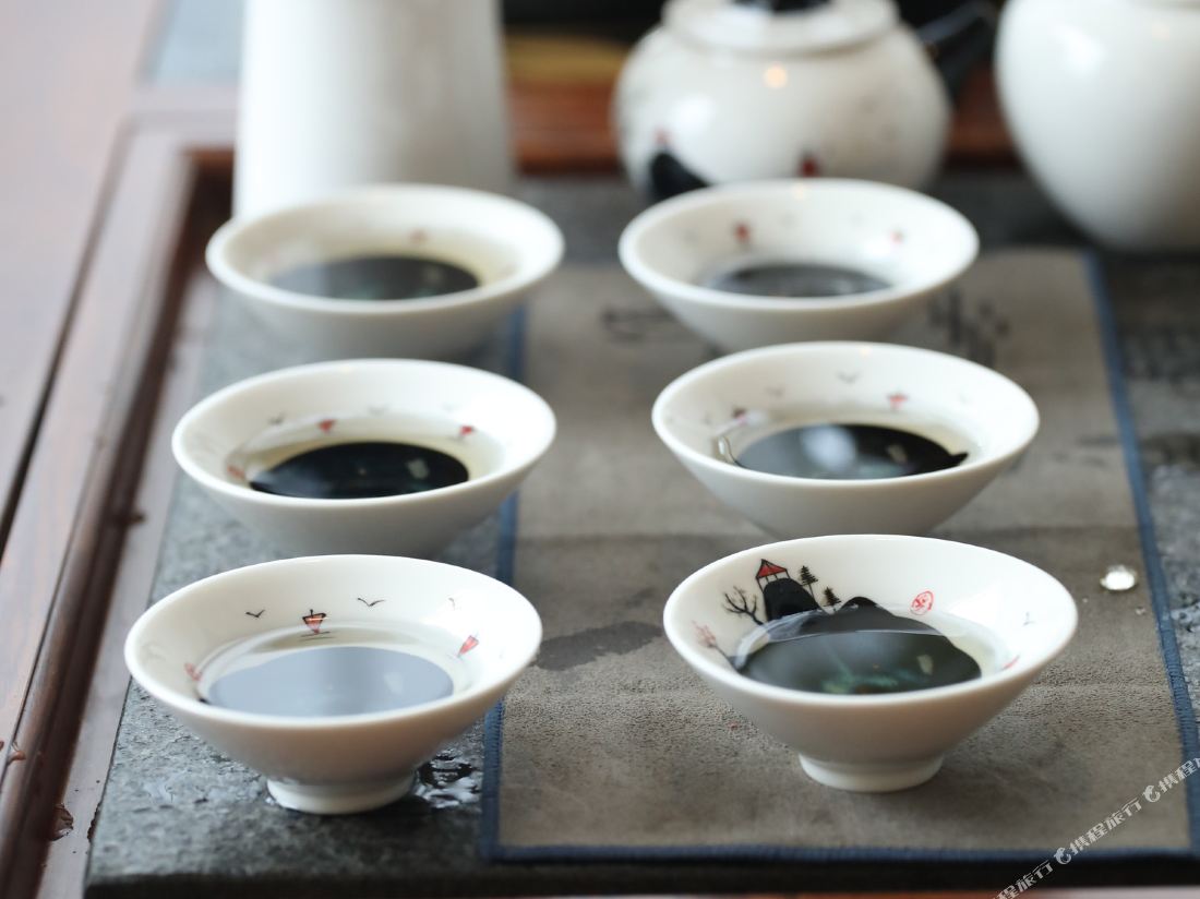 Qingchengshan and a mountain house