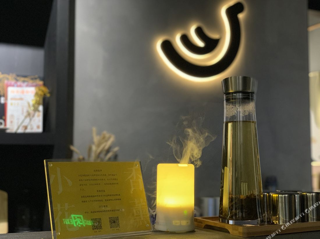 Banana Sushe Hotel (Luohu Port International Trade Shop)
