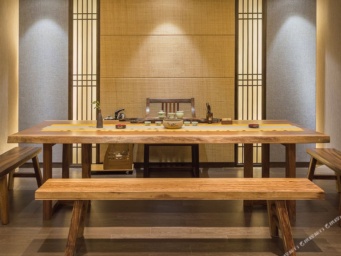 Taizhou Laoliangfang Shengpin Holiday Yishu Hotel