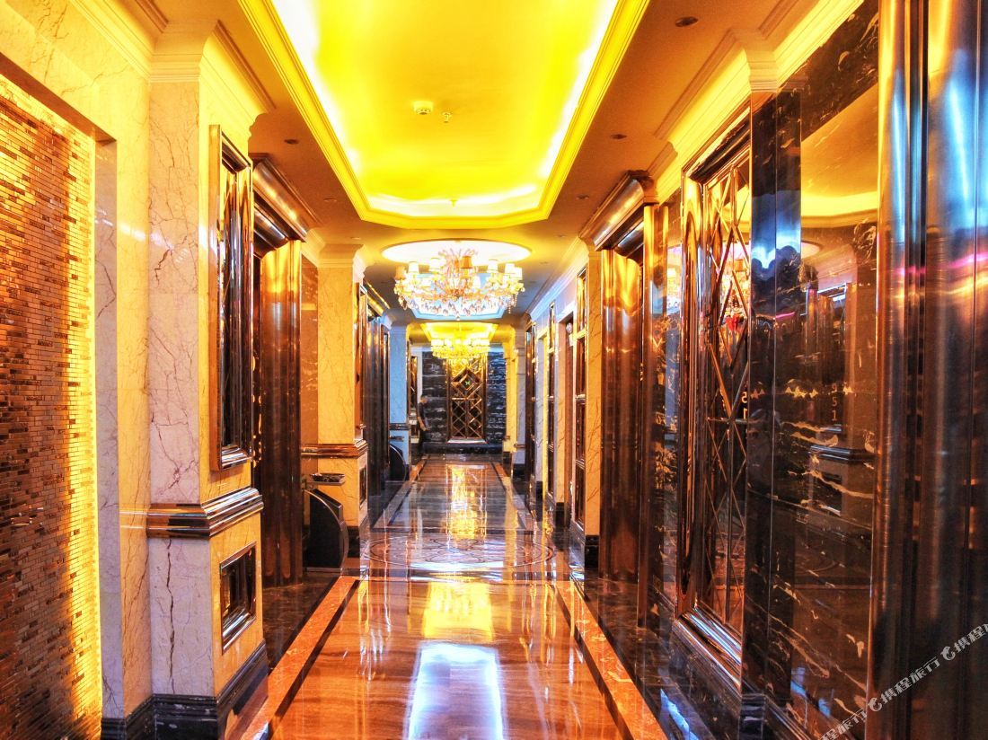 Expo Hotel