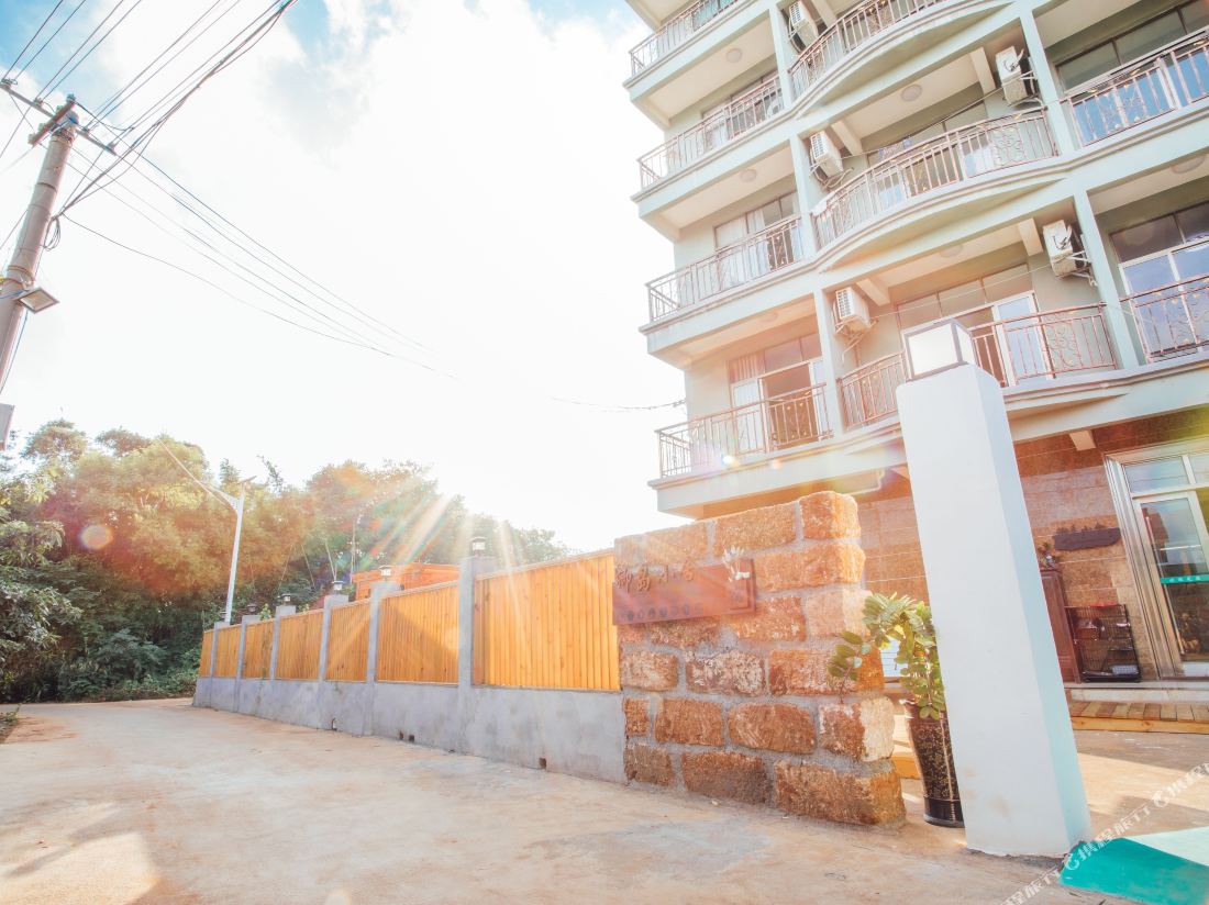 Weizhou Island Waibang Seaview Homestay (Colorful Beach Firefly Sports Base)