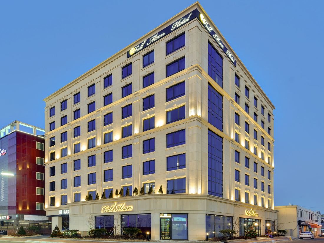 Full Moon Hotel