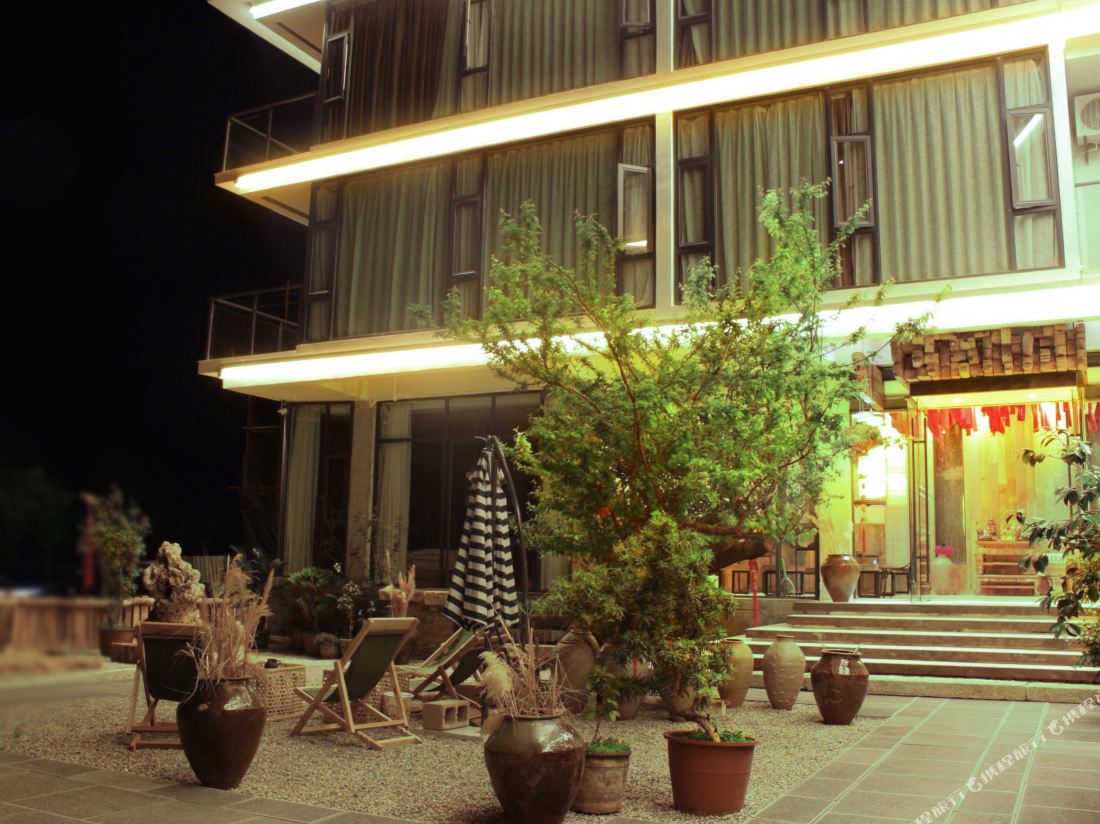 Hecha Kanyun Lake View Inn