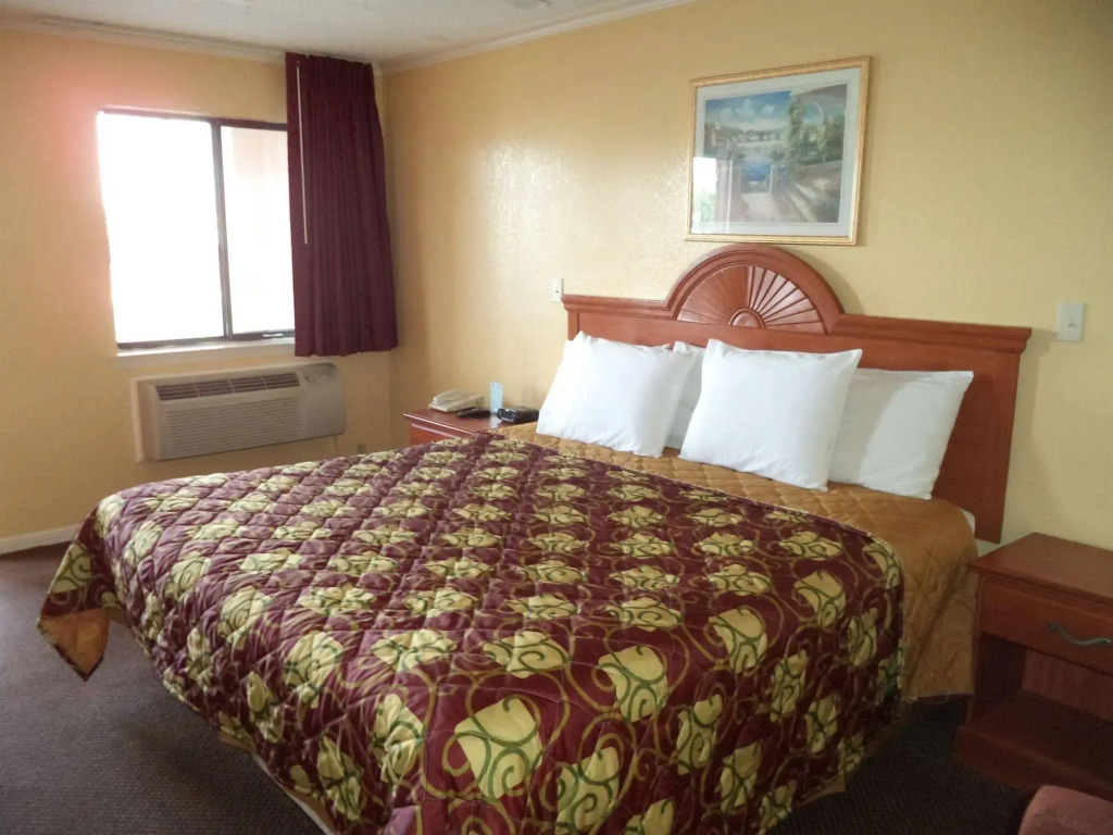 Americas Best Value Inn Buda — фото 4