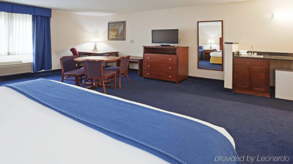 Holiday Inn Express Deforest — фото 3