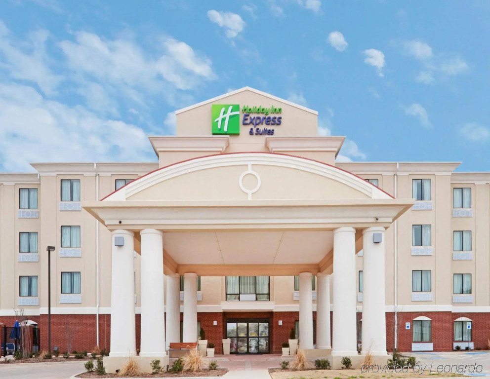 HOLIDAY INN EXPRESS HOTEL & SUITES EASTLAND