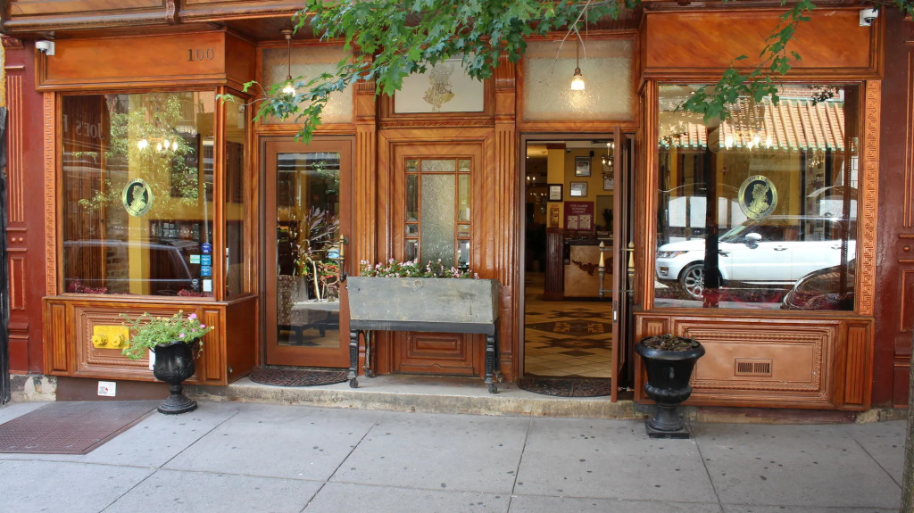 Blue Moon Boutique Hotel
