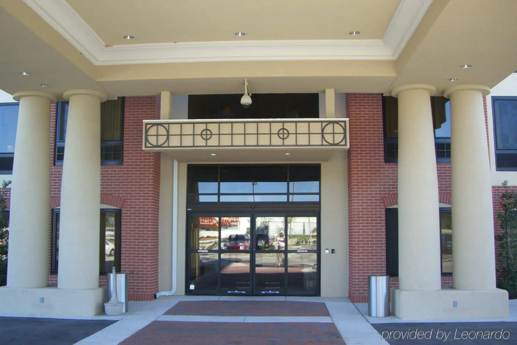HOLIDAY INN EXPRESS HOTEL & SUITES SEBRING