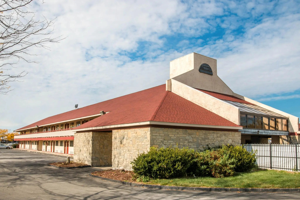 Econo Lodge Airport - Holland