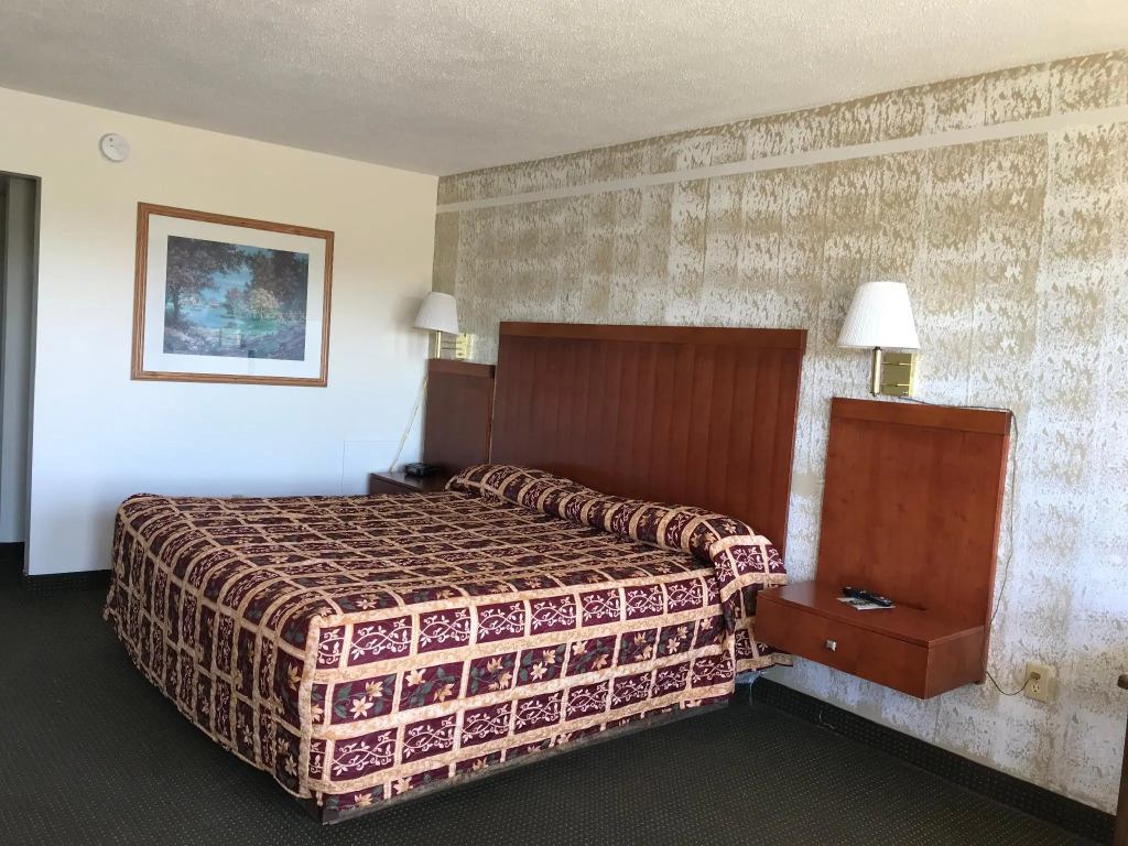 Americas Best Value Inn Devils Lake — фото 2