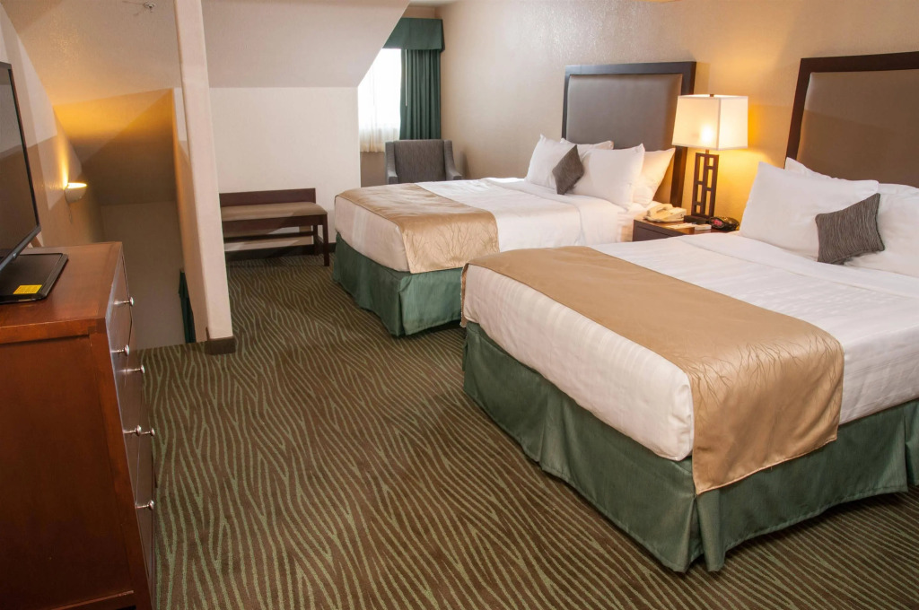 Best Western Plus Eagle Lodge  Suites — фото 4