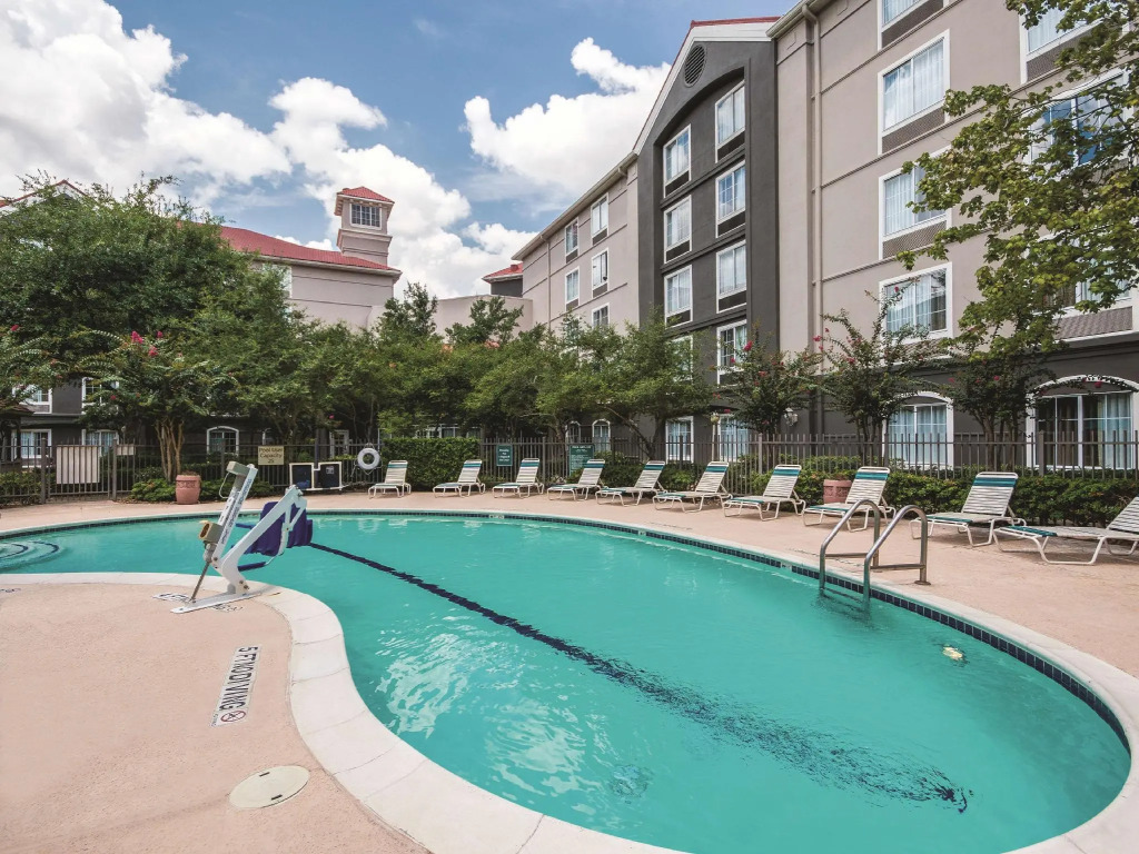 La Quinta Inn & Suites Houston Bush IAH South