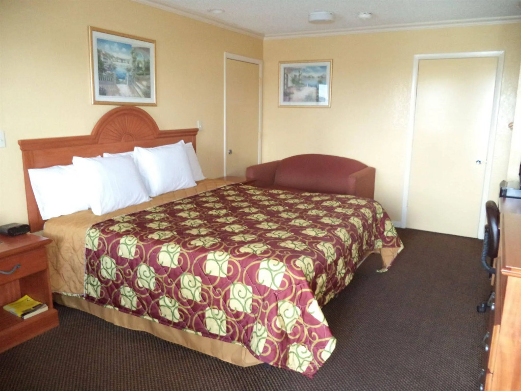 Americas Best Value Inn Buda — фото 3