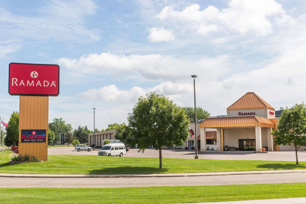 Ramada by Wyndham Sioux Falls Airport Hotel & Suites