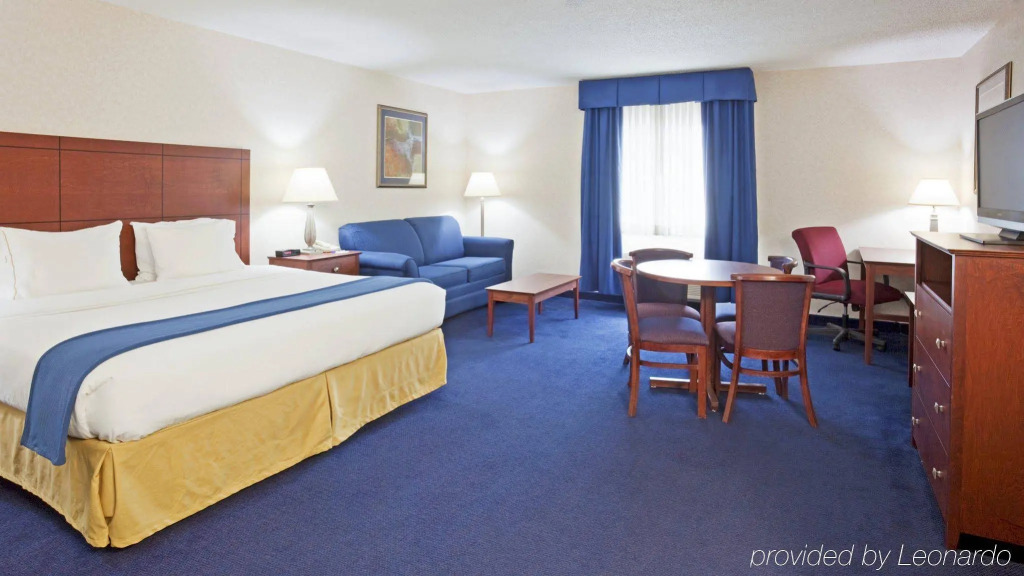 Holiday Inn Express Deforest — фото 4