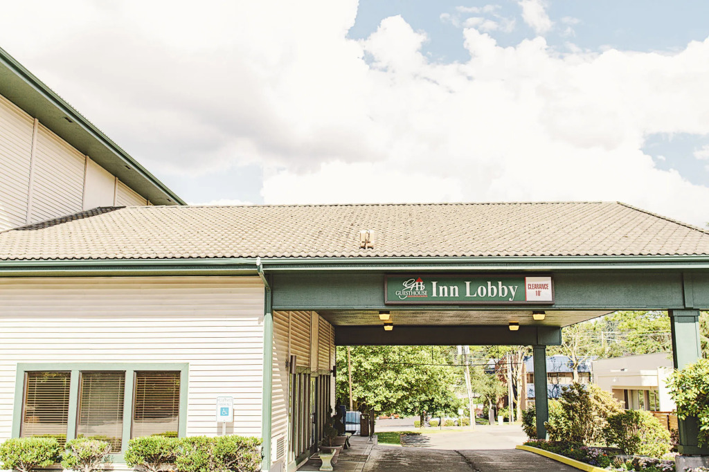 Lavissh Inn And Suites