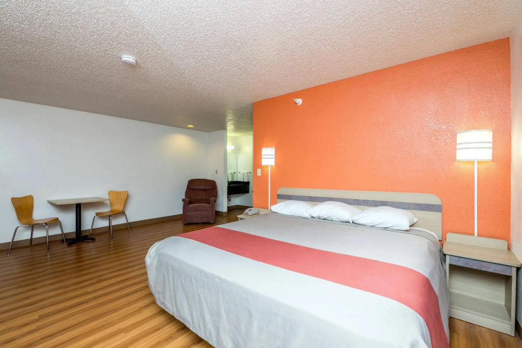 Motel 6 Waterloo — фото 4