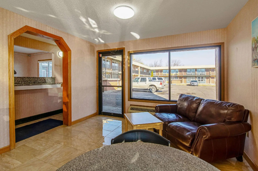 Americas Best Value Inn Devils Lake — фото 3