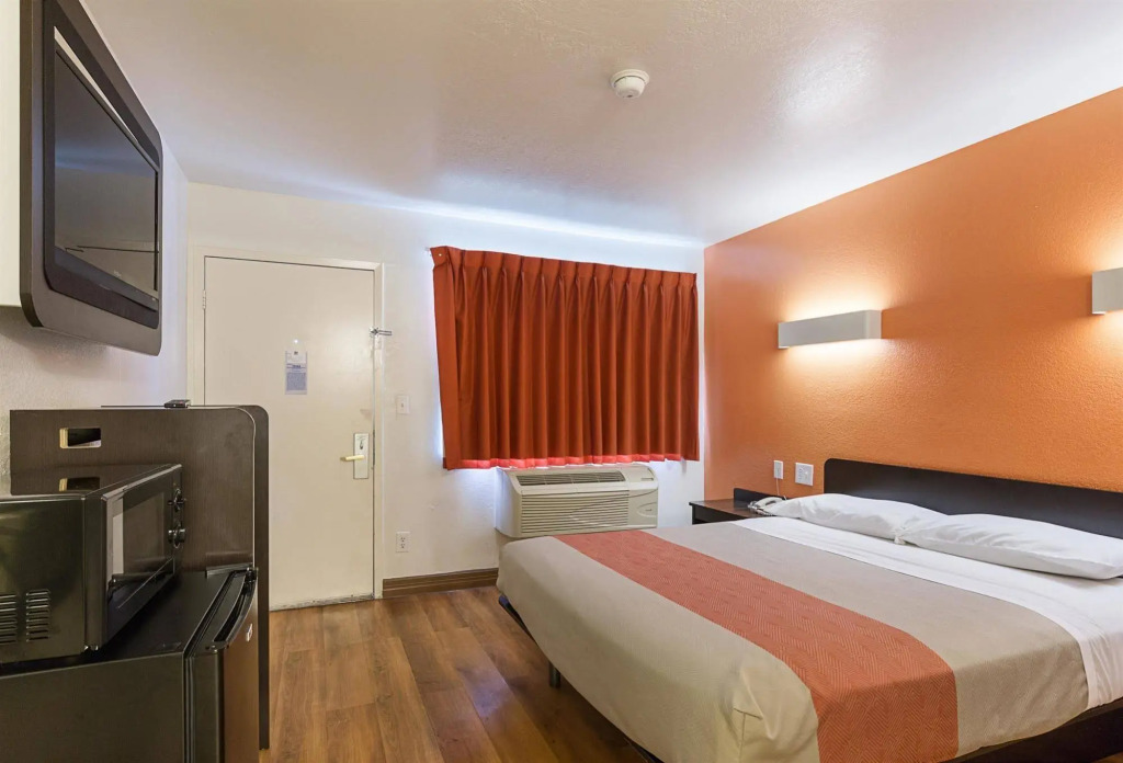 Motel 6 Conroe — фото 2